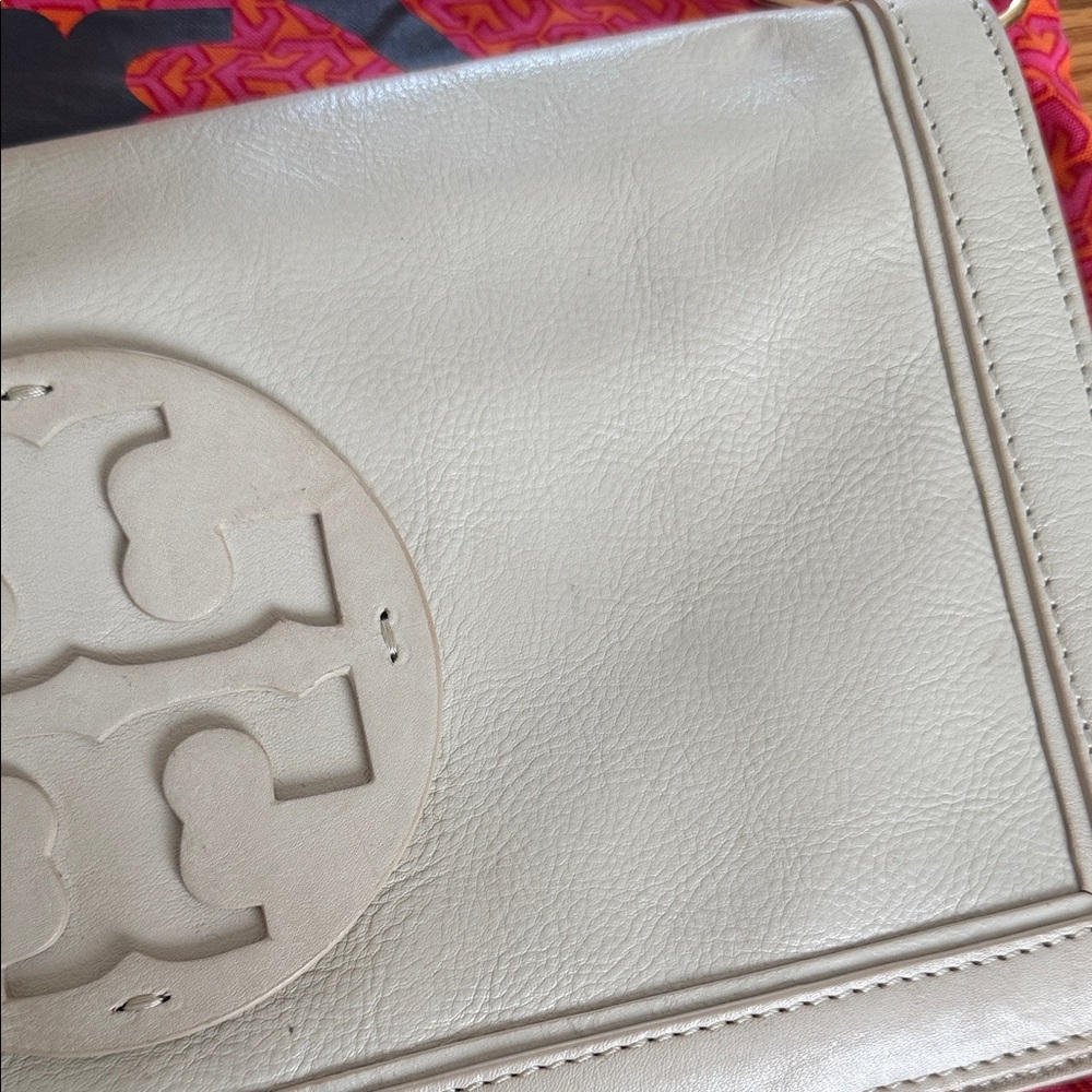 Tory Burch Beige Leather Wristlet - Picture 4 of 6